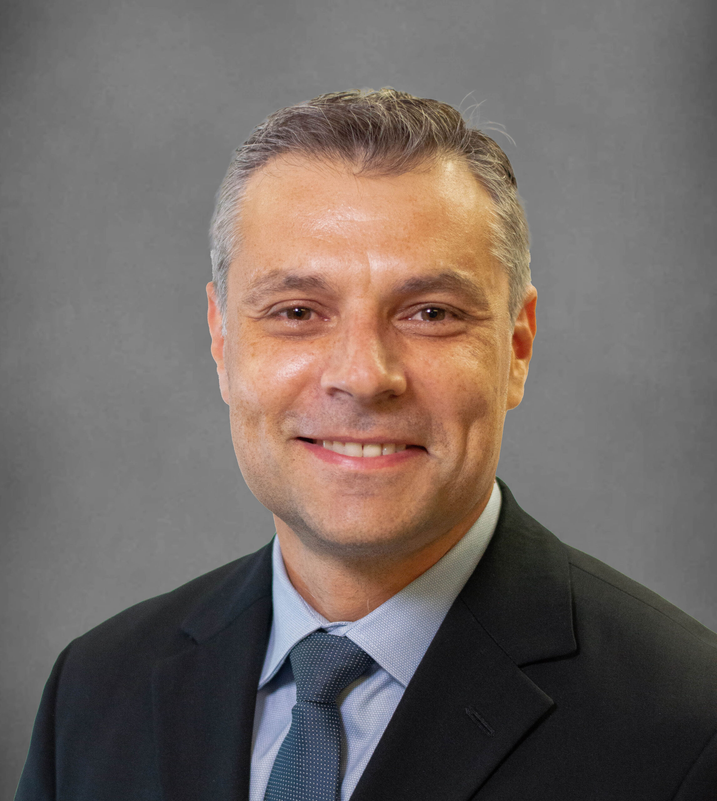 L. Cavinatto Headshot